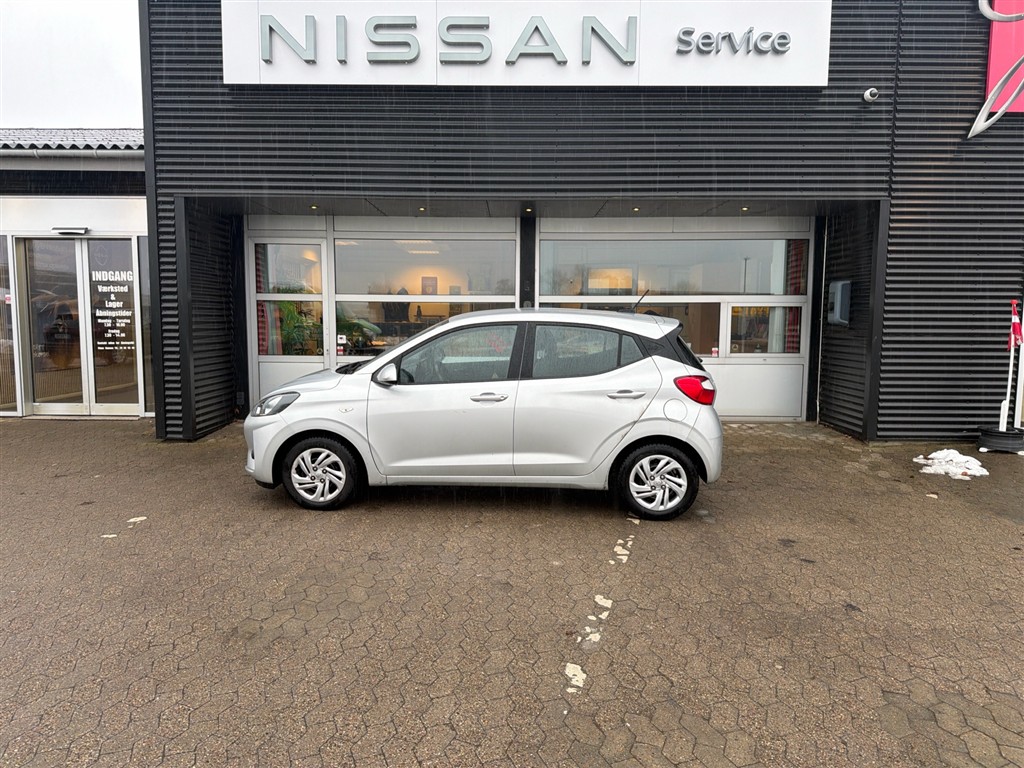 Hyundai i10 1,0 Essential 67HK 5d - Image 2