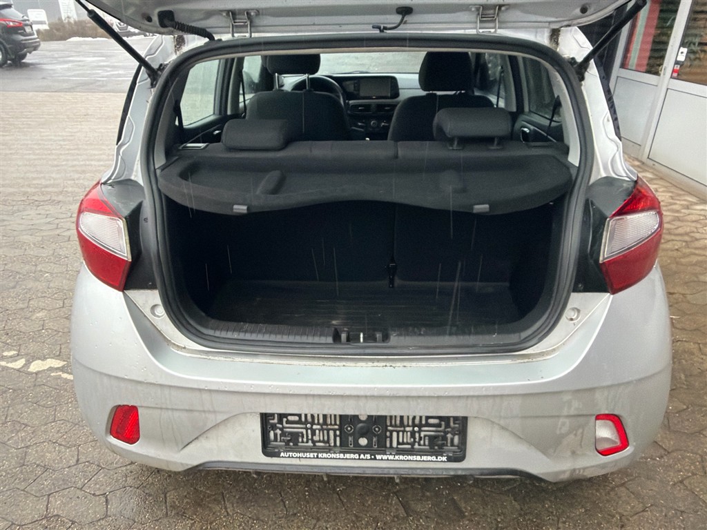 Hyundai i10 1,0 Essential 67HK 5d - Image 4