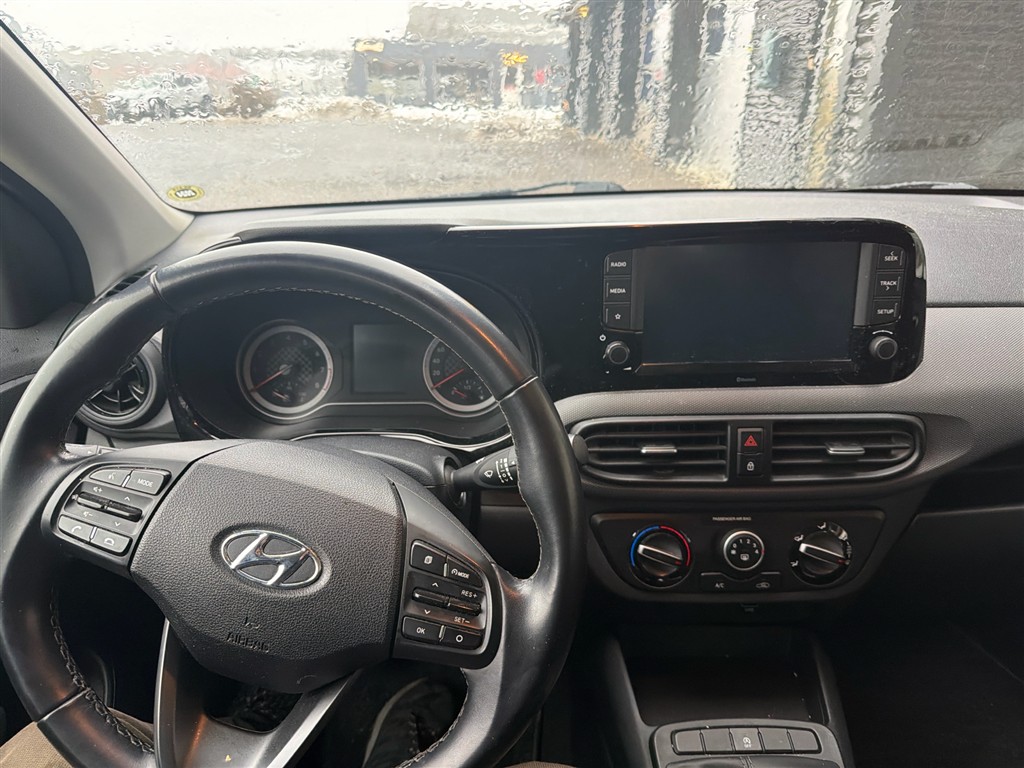 Hyundai i10 1,0 Essential 67HK 5d - Image 5