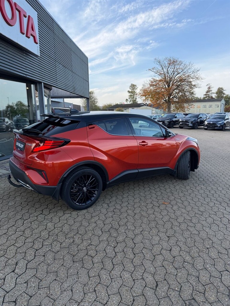 Toyota C-HR 2,0 Hybrid C-HIC Royale Multidrive S 184HK 5d Aut. - Image 3