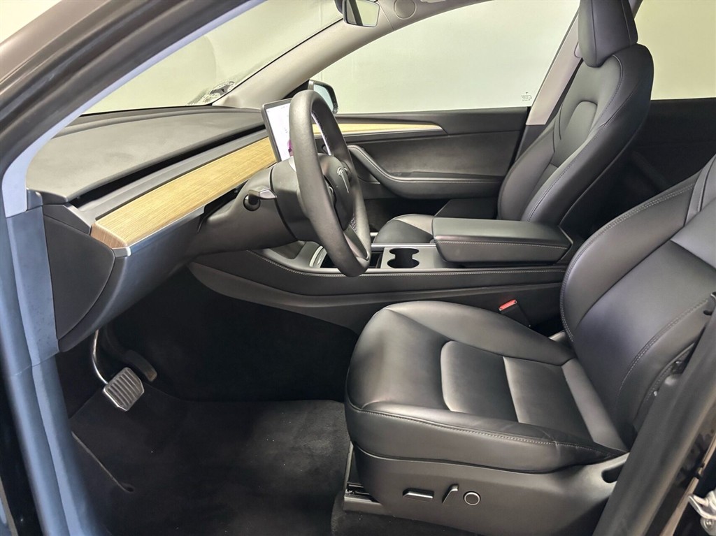 Tesla Model Y EL RWD 299HK 5d Aut. - Image 5