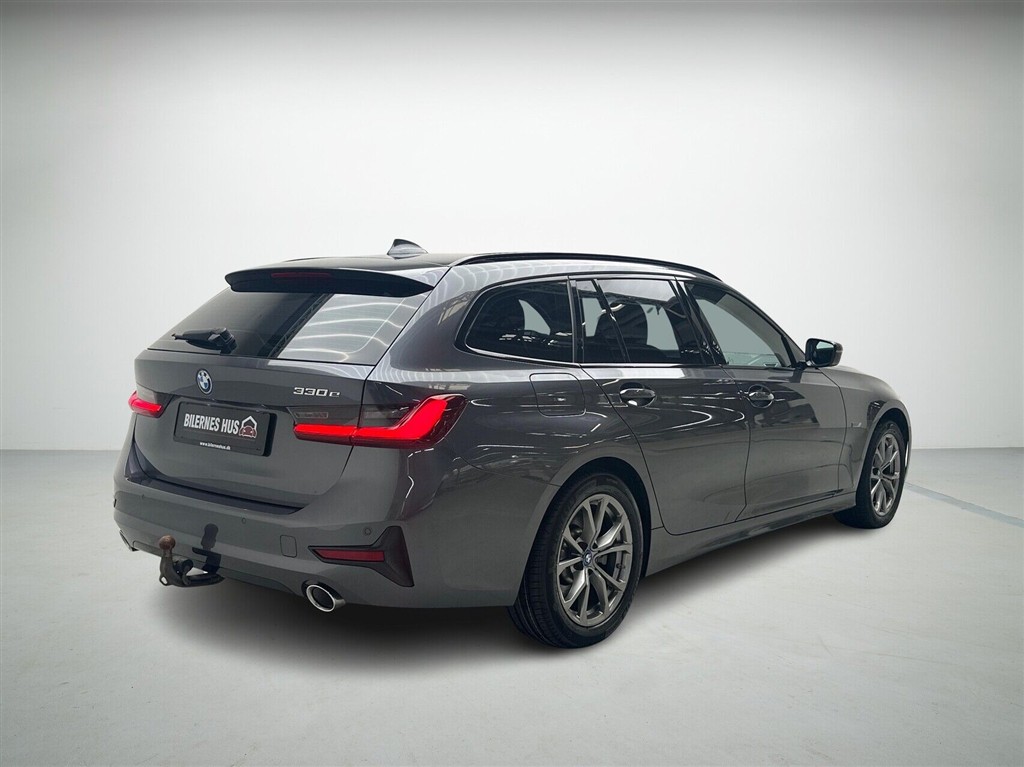 BMW 330e Touring 2,0 Plugin-hybrid Sport Line Steptronic 292HK Stc 8g Aut. - Image 2
