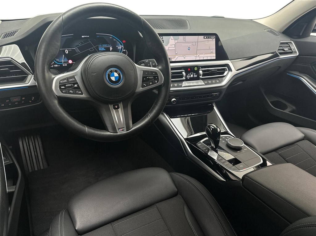 BMW 330e Touring 2,0 Plugin-hybrid Sport Line Steptronic 292HK Stc 8g Aut. - Image 3