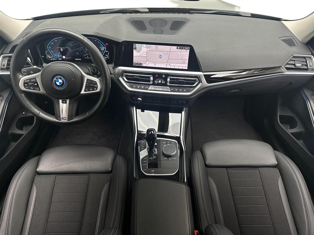 BMW 330e Touring 2,0 Plugin-hybrid Sport Line Steptronic 292HK Stc 8g Aut. - Image 4
