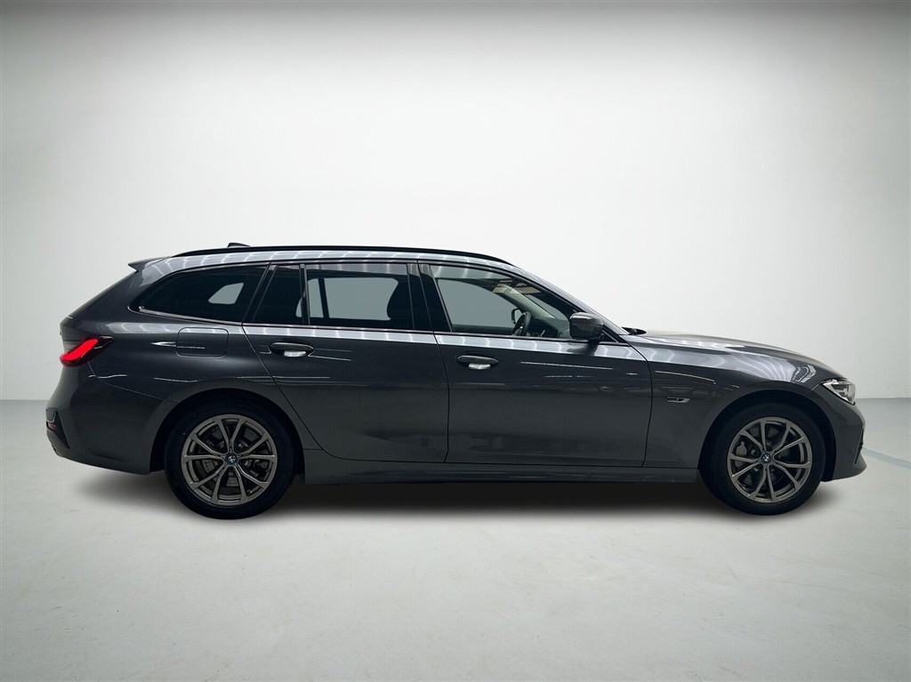 BMW 330e Touring 2,0 Plugin-hybrid Sport Line Steptronic 292HK Stc 8g Aut. - Image 5