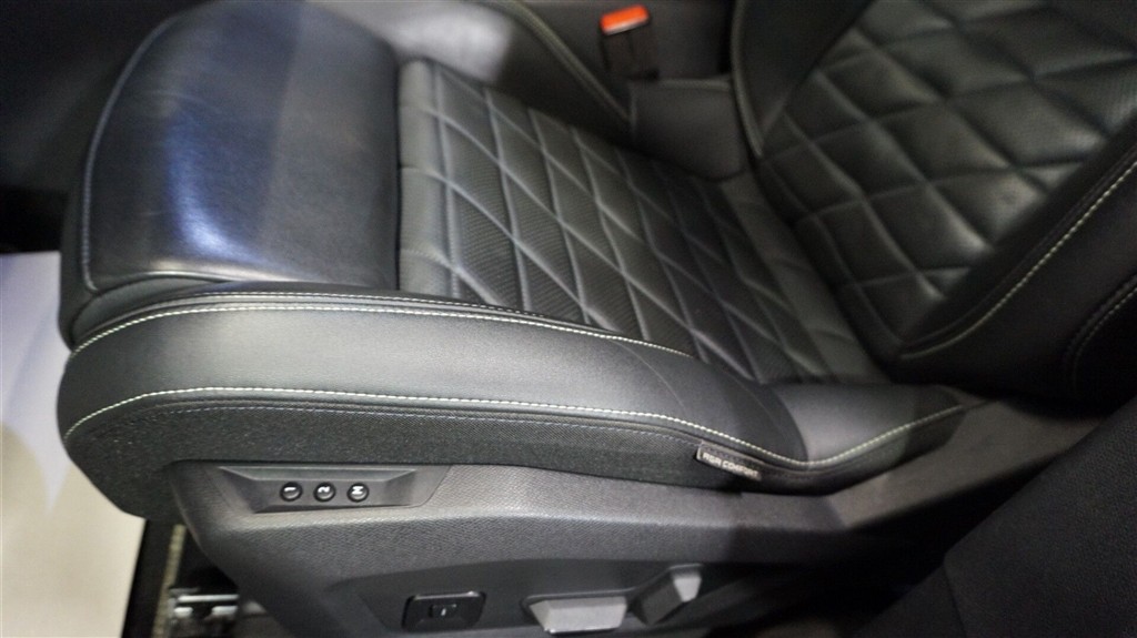 Peugeot e-3008 EL GT Pack 210HK 5d Aut. - Image 5