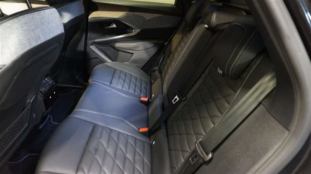 Peugeot e-3008 EL GT Pack 210HK 5d Aut. - Image 7