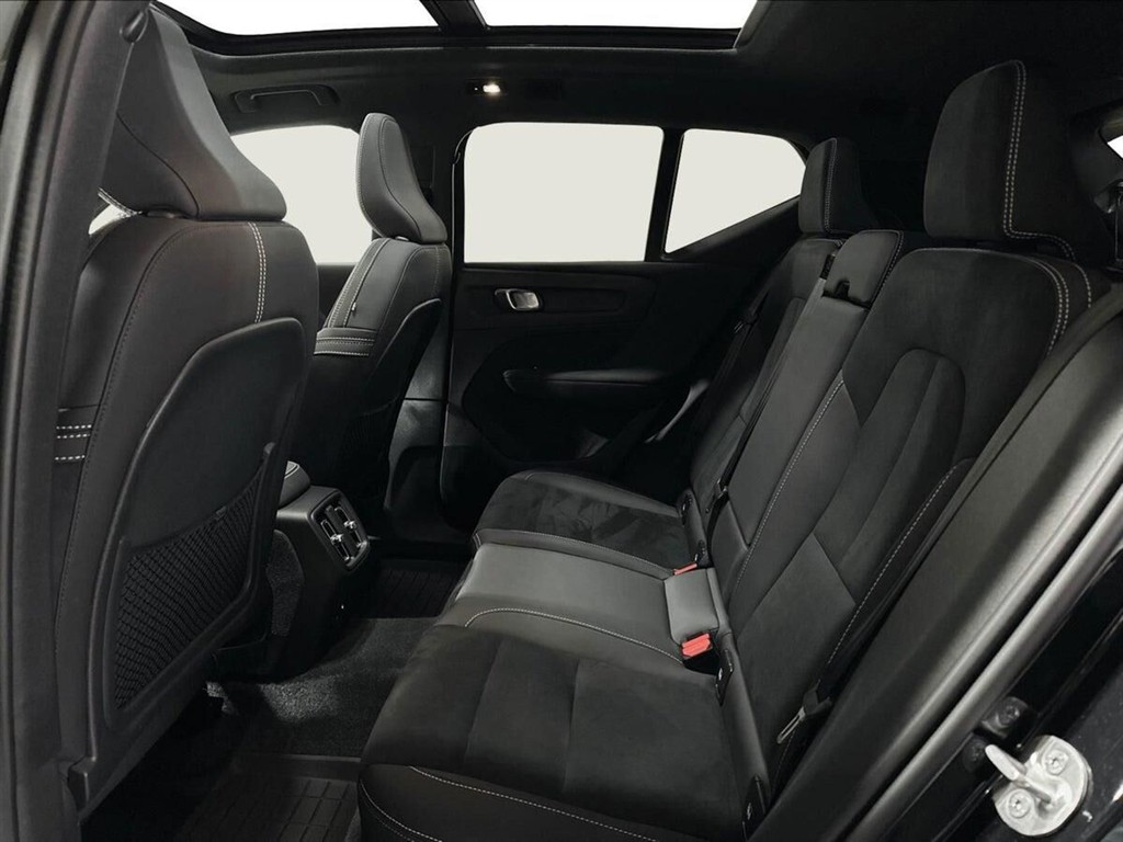 Volvo XC40 Recharge Extended Range Ultimate 252HK 5d Aut. - Image 10