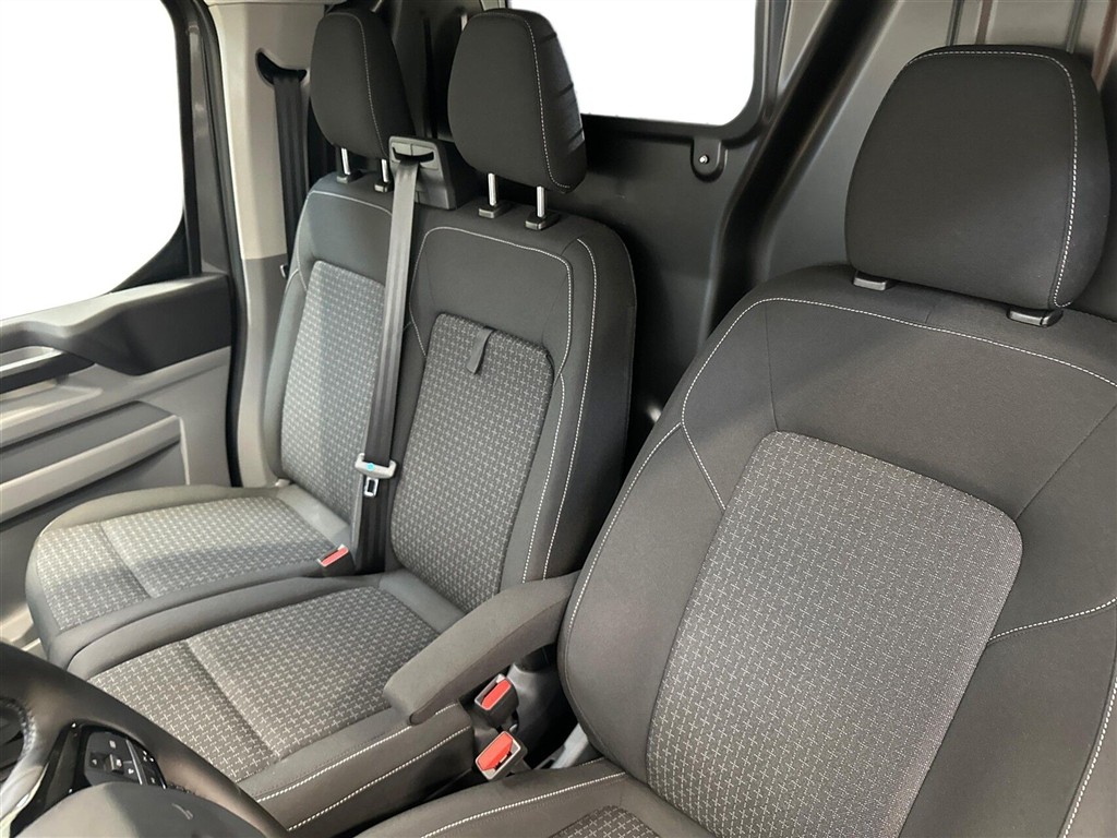 Ford E-Transit Custom 320 L2H1 EL Trend 136HK Van Aut. - Image 12