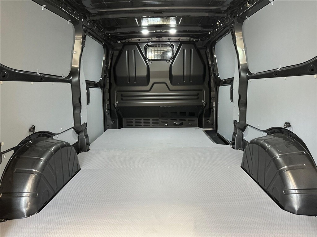 Ford E-Transit Custom 320 L2H1 EL Trend 136HK Van Aut. - Image 13