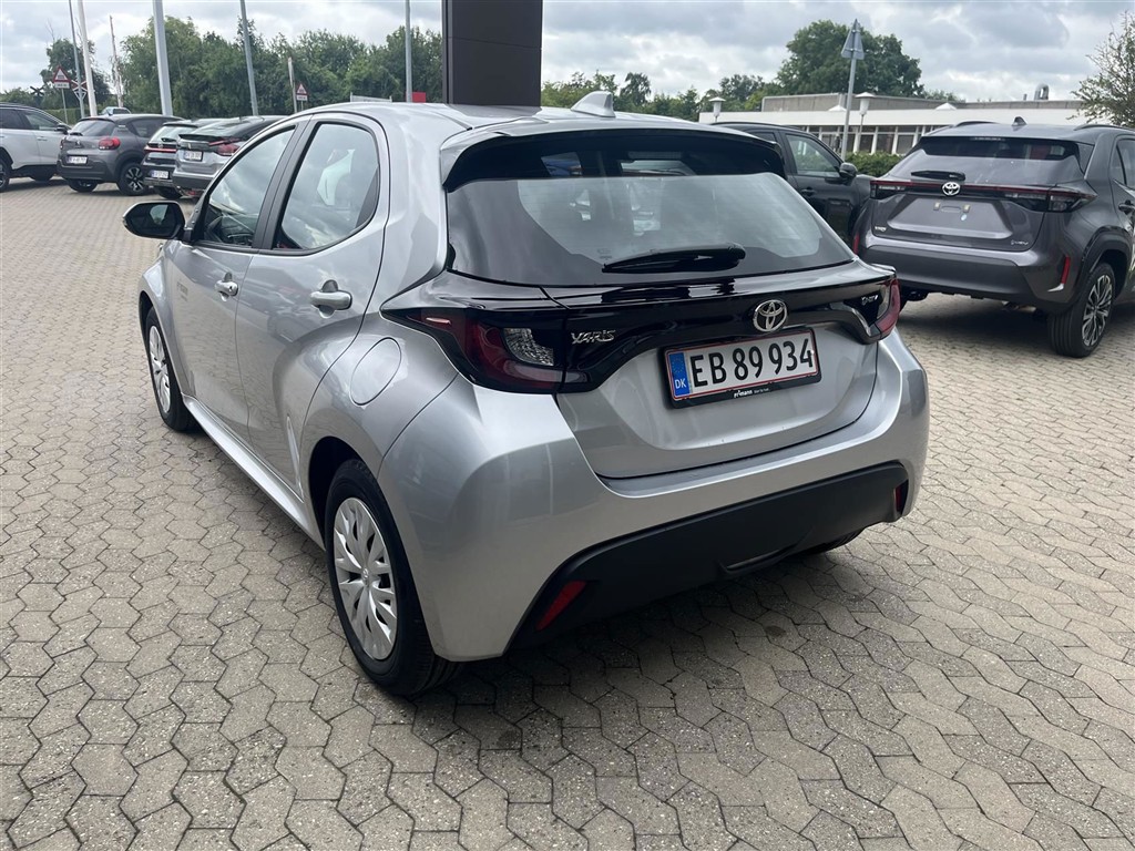Toyota Yaris 1,5 Hybrid Essential 116HK 5d Trinl. Gear - Image 3