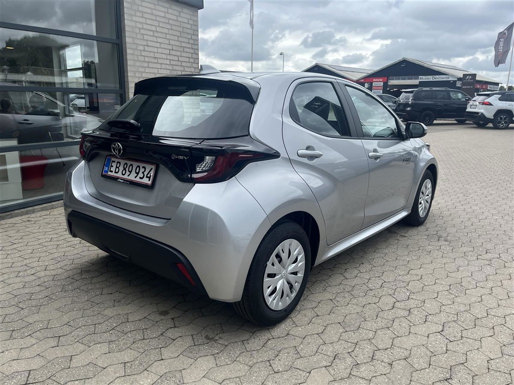 Toyota Yaris 1,5 Hybrid Essential 116HK 5d Trinl. Gear - Image 4