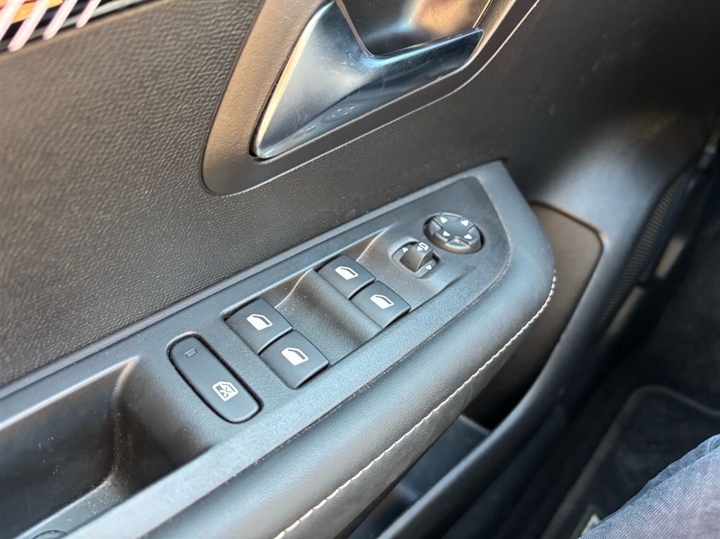 Peugeot 208 1,2 PureTech Allure+ 100HK 5d 6g - Image 13