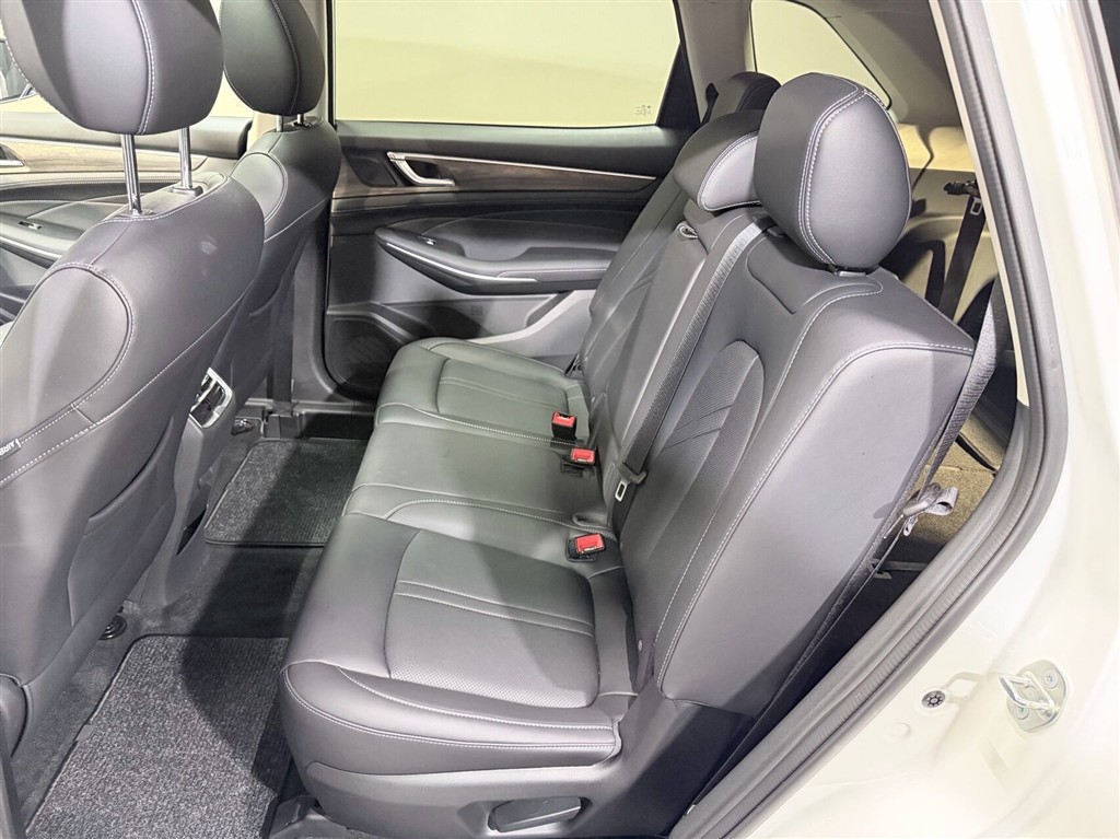 Navor E5 1,5 Plugin-hybrid Rock E-CVT 218HK 5d Aut. - Image 9