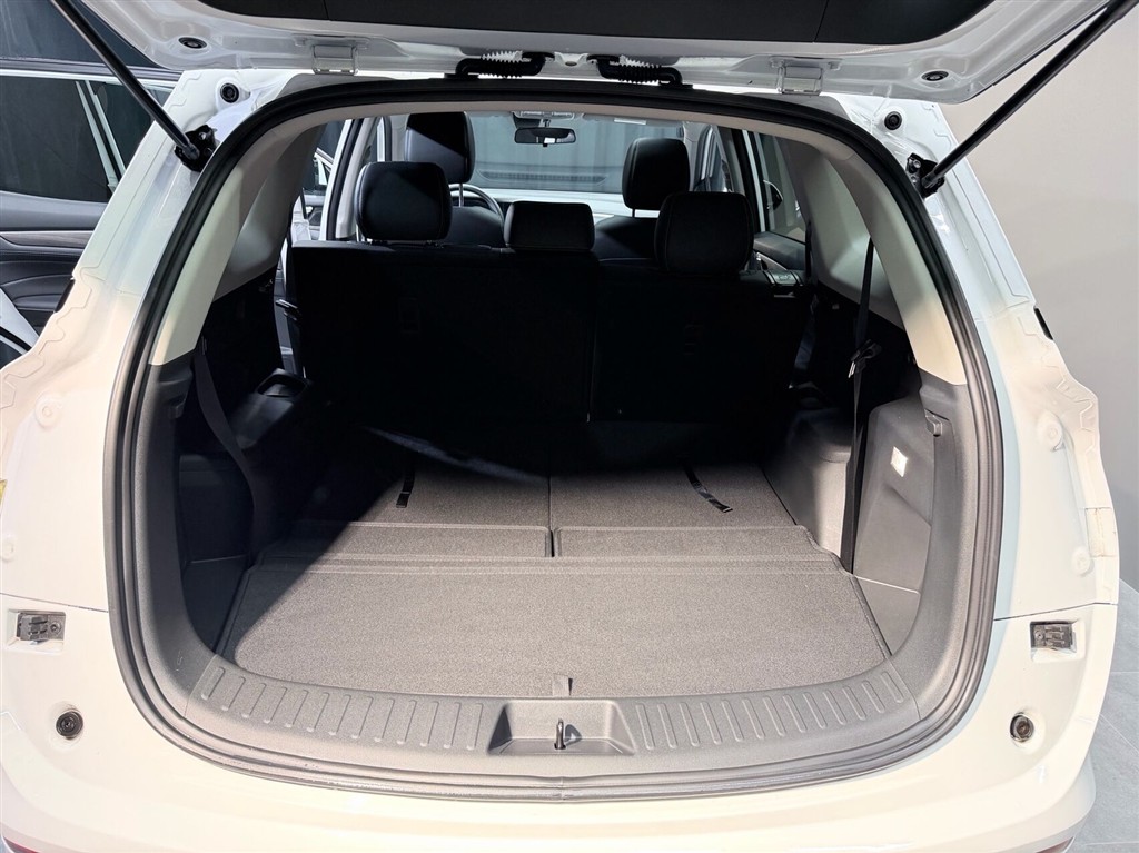 Navor E5 1,5 Plugin-hybrid Rock E-CVT 218HK 5d Aut. - Image 10