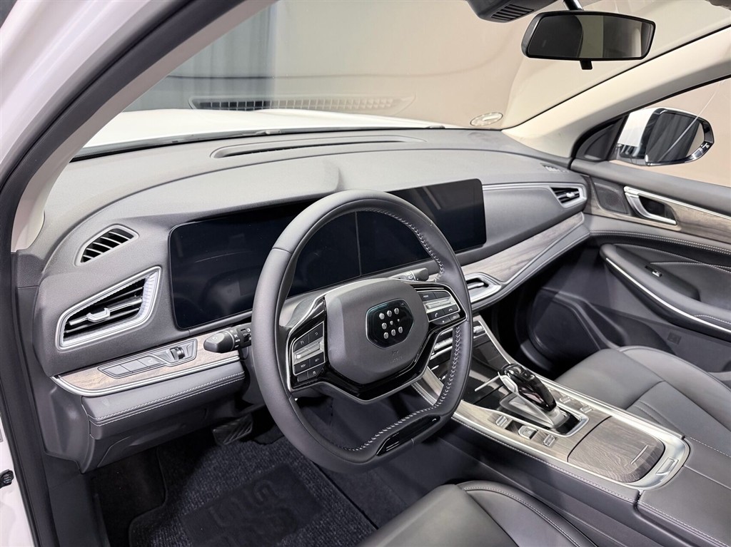 Navor E5 1,5 Plugin-hybrid Rock E-CVT 218HK 5d Aut. - Image 11