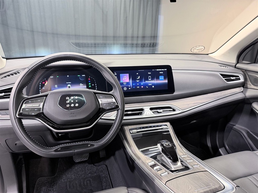 Navor E5 1,5 Plugin-hybrid Rock E-CVT 218HK 5d Aut. - Image 13