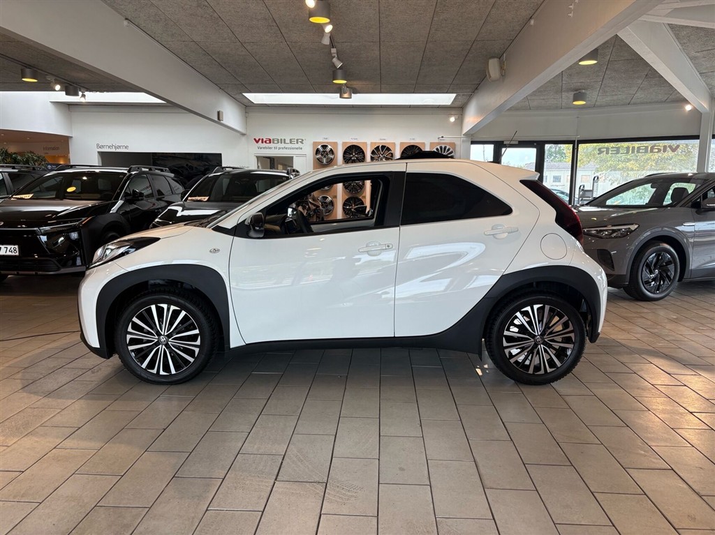 Toyota Aygo X 1,0 VVT-I Active 72HK 5d - Image 2