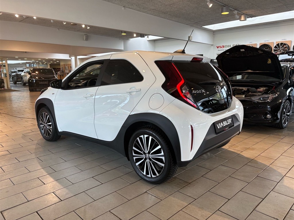 Toyota Aygo X 1,0 VVT-I Active 72HK 5d - Image 3