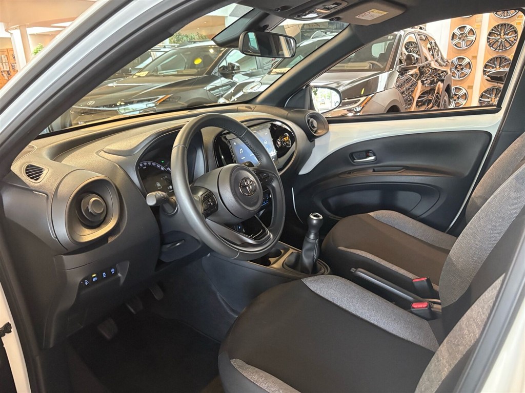 Toyota Aygo X 1,0 VVT-I Active 72HK 5d - Image 4