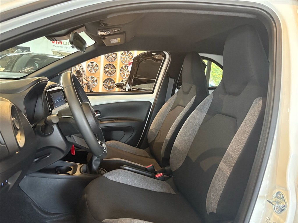 Toyota Aygo X 1,0 VVT-I Active 72HK 5d - Image 5