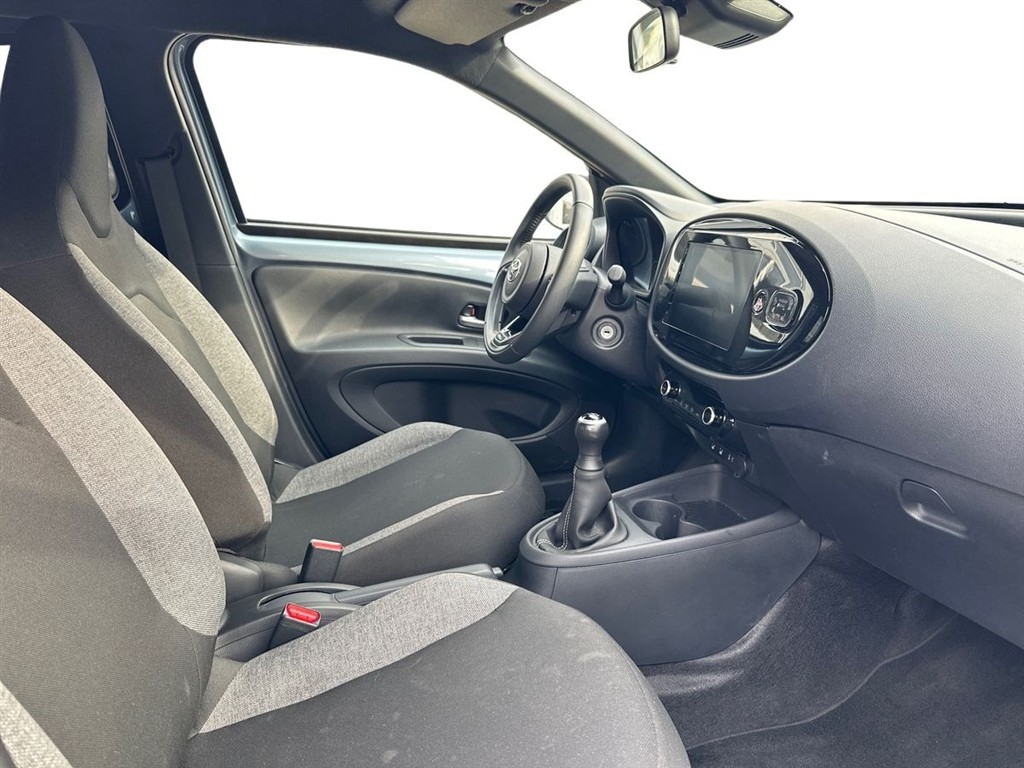 Toyota Aygo X 1.0 benzin (72 hk) Active - Image 15