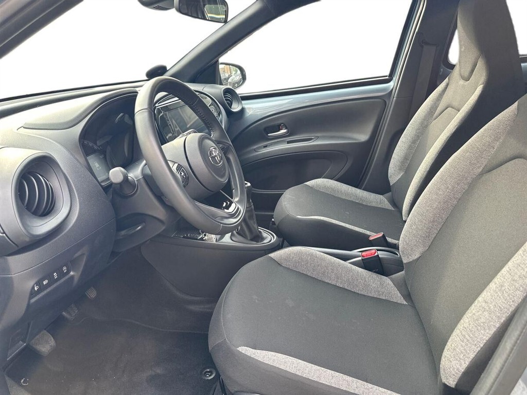 Toyota Aygo X 1.0 benzin (72 hk) Active - Image 18