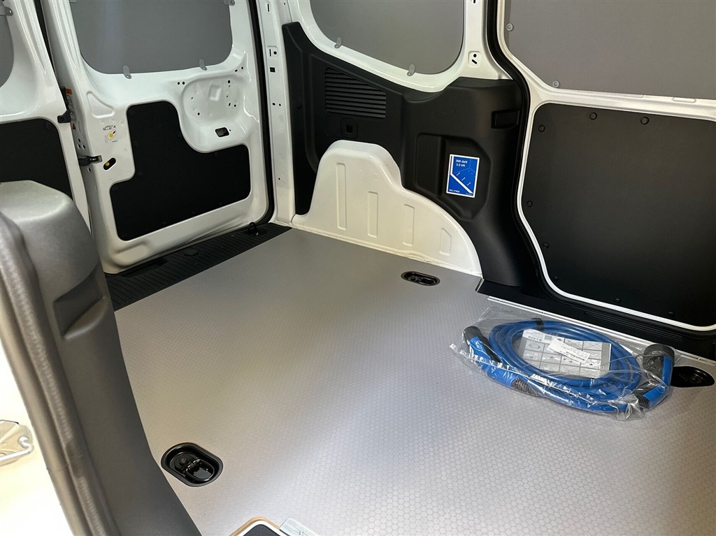 Ford E-Transit Courier EL Trend 136HK Van Aut. - Image 17