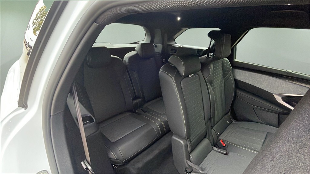 Peugeot e-5008 EL GT Pack 210HK 5d Aut. - Image 9