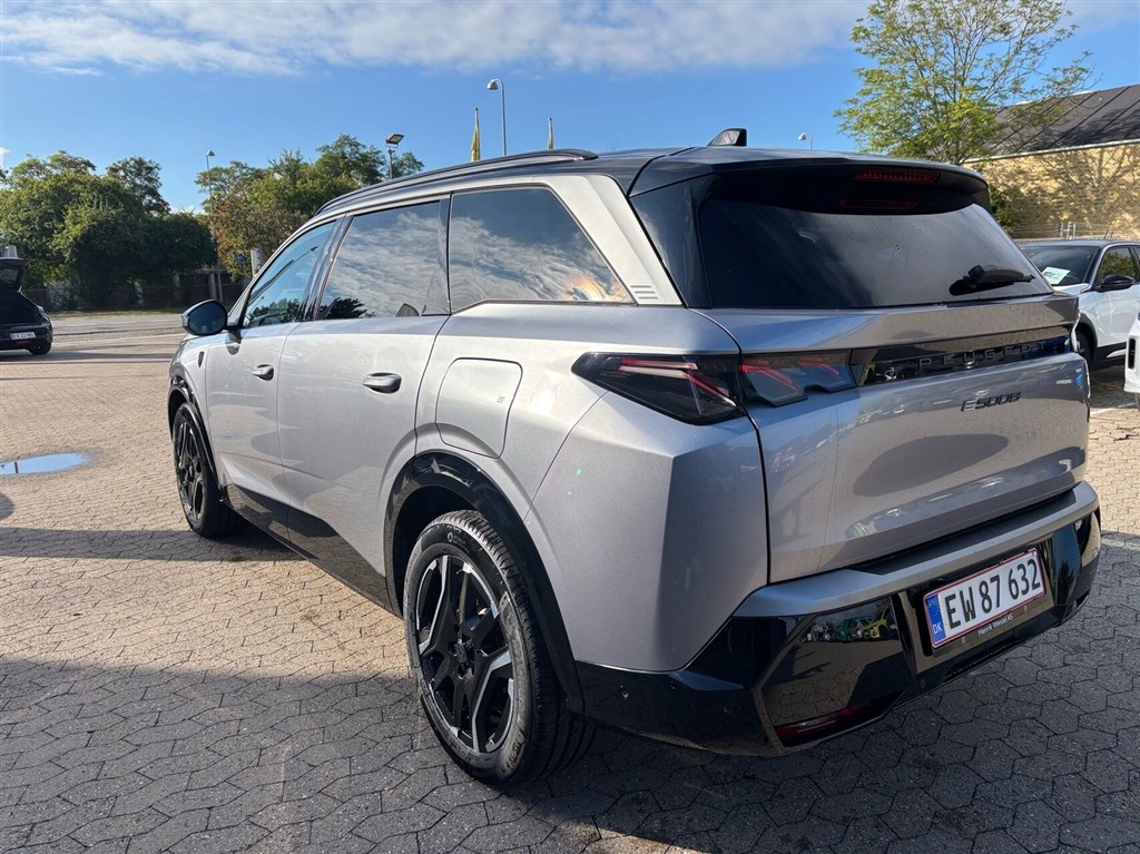 Peugeot e-5008 EL GT Pack 210HK 5d Aut. - Image 3