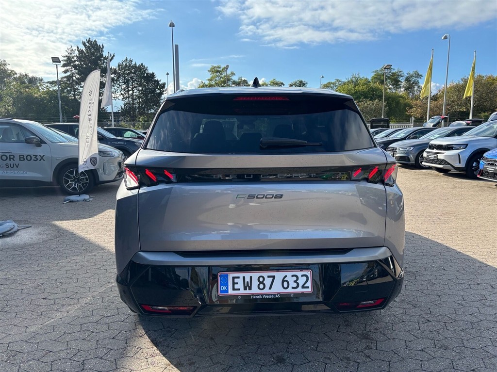 Peugeot e-5008 EL GT Pack 210HK 5d Aut. - Image 4