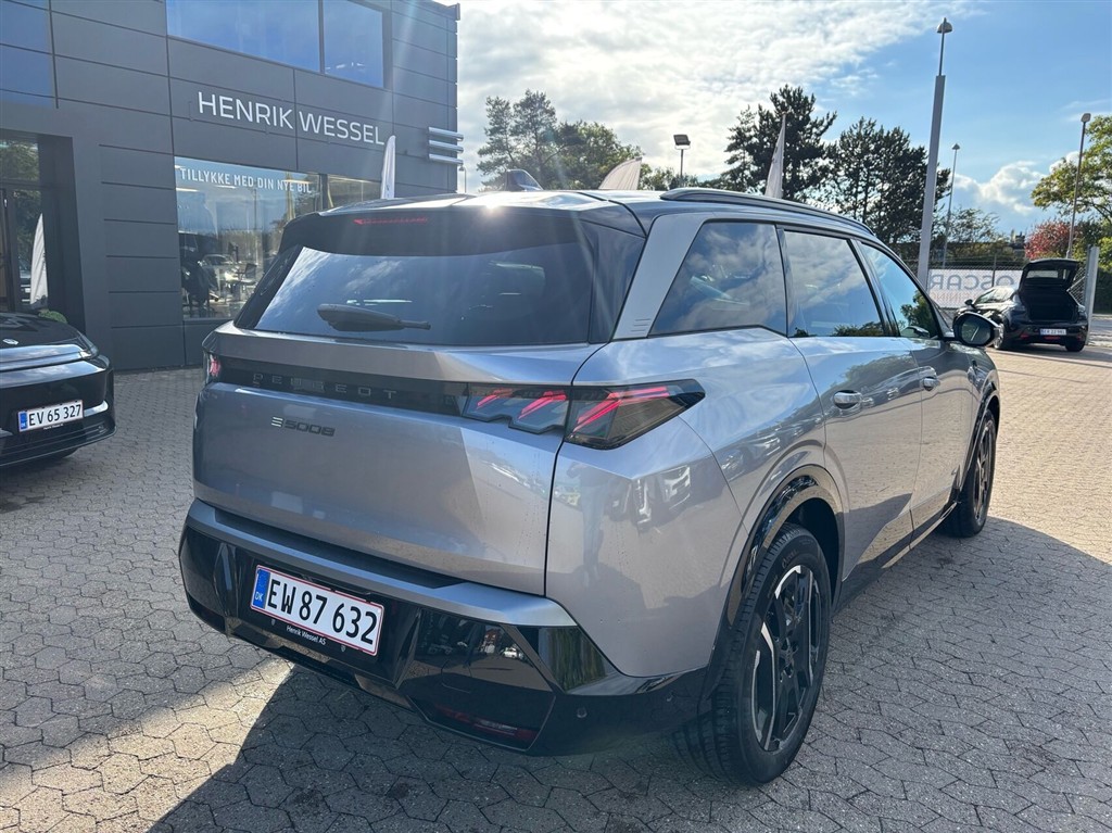 Peugeot e-5008 EL GT Pack 210HK 5d Aut. - Image 5