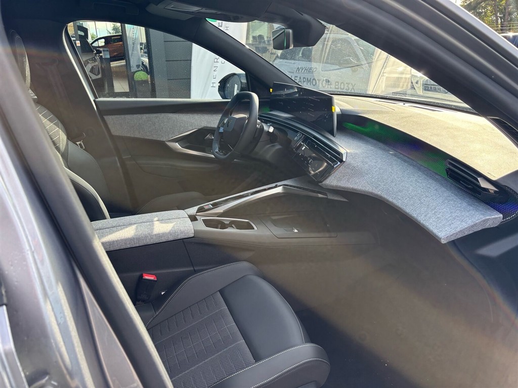 Peugeot e-5008 EL GT Pack 210HK 5d Aut. - Image 9