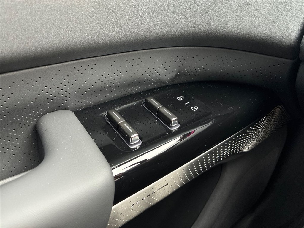 Zeekr 7X EL Privilege AWD 639HK 5d Aut. - Image 18
