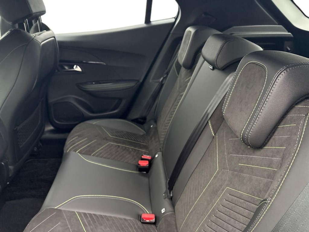 Peugeot e-2008 EL GT 156HK 5d Aut. - Image 11
