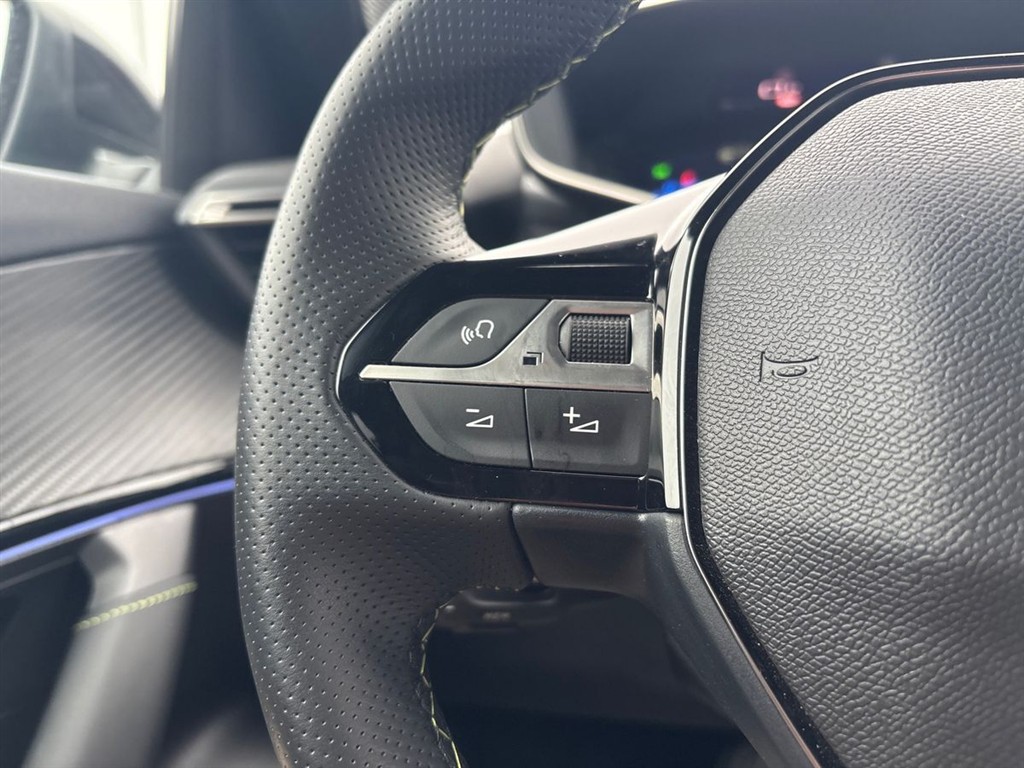 Peugeot e-2008 EL GT 156HK 5d Aut. - Image 18