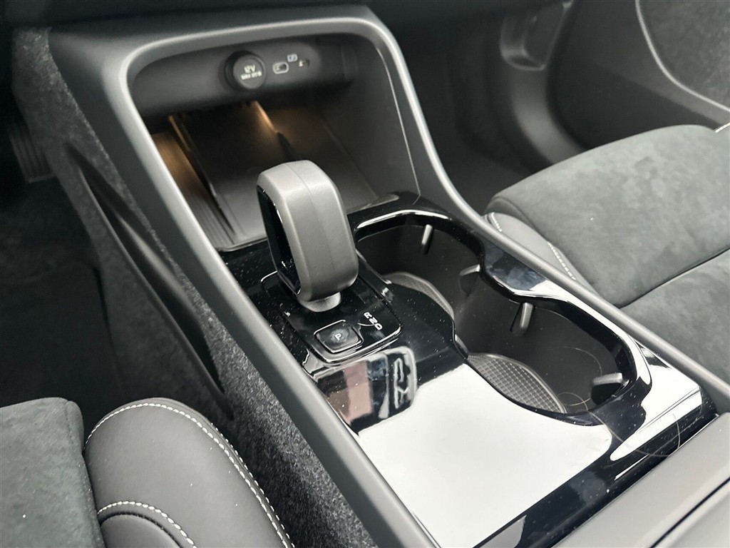 Volvo EX40 Single Motor Extended Range Black Edition Excess 252HK 5d Aut. - Image 15