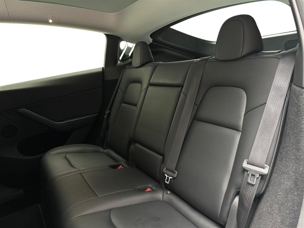 Tesla Model Y EL Long Range AWD 514HK 5d Aut. - Image 13