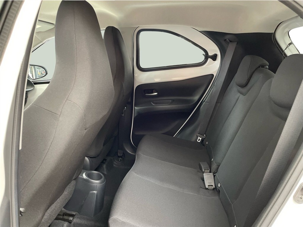 Toyota Aygo X 1,0 VVT-I Active 72HK 5d - Image 8