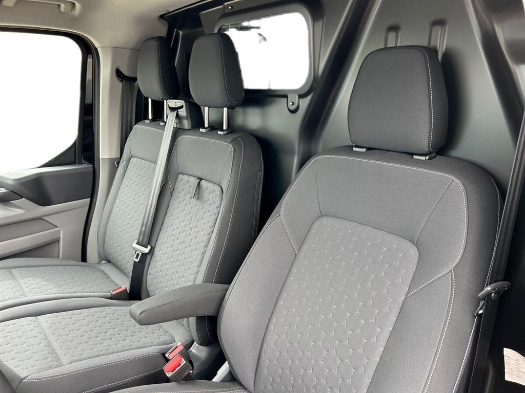 Ford Transit Custom 320 L2H1 2,5 Plugin-hybrid Limited CVT 233HK Van Trinl. Gear - Image 10