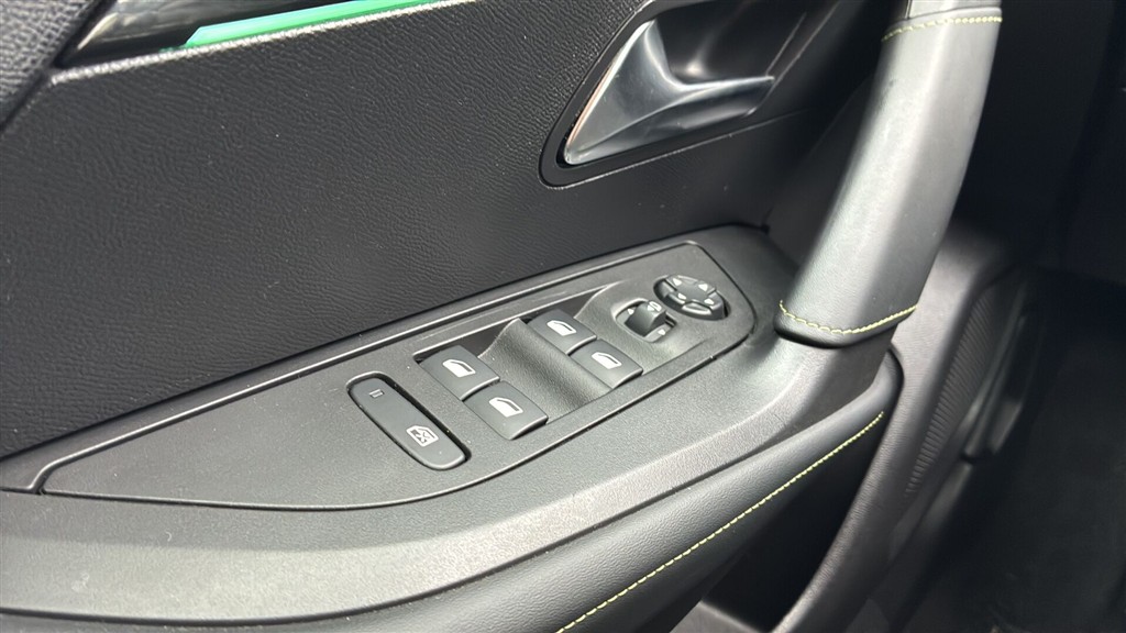 Peugeot e-2008 EL GT 156HK 5d Aut. - Image 14