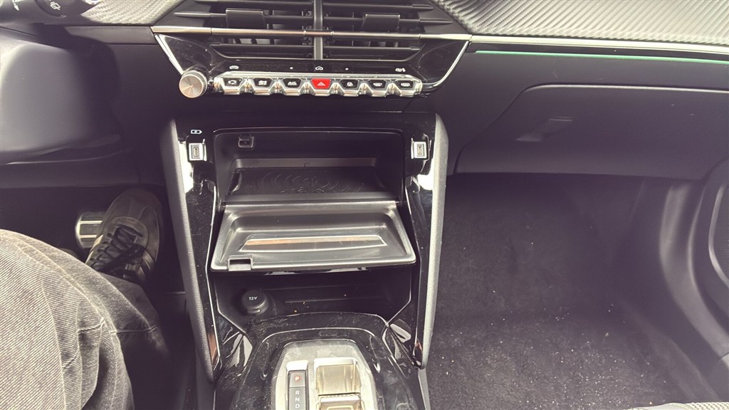 Peugeot e-2008 EL GT 156HK 5d Aut. - Image 17
