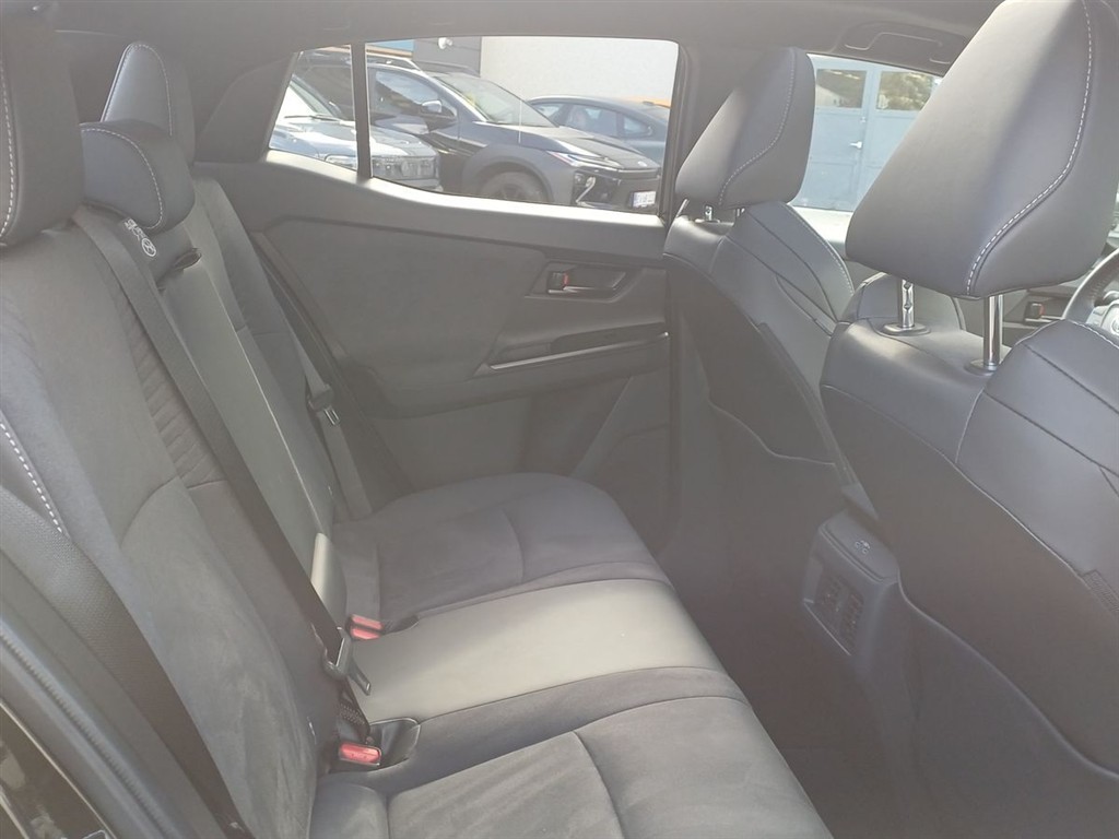 Toyota C-HR+ EL Executive Panorama AWD 343HK 5d Aut. - Image 17