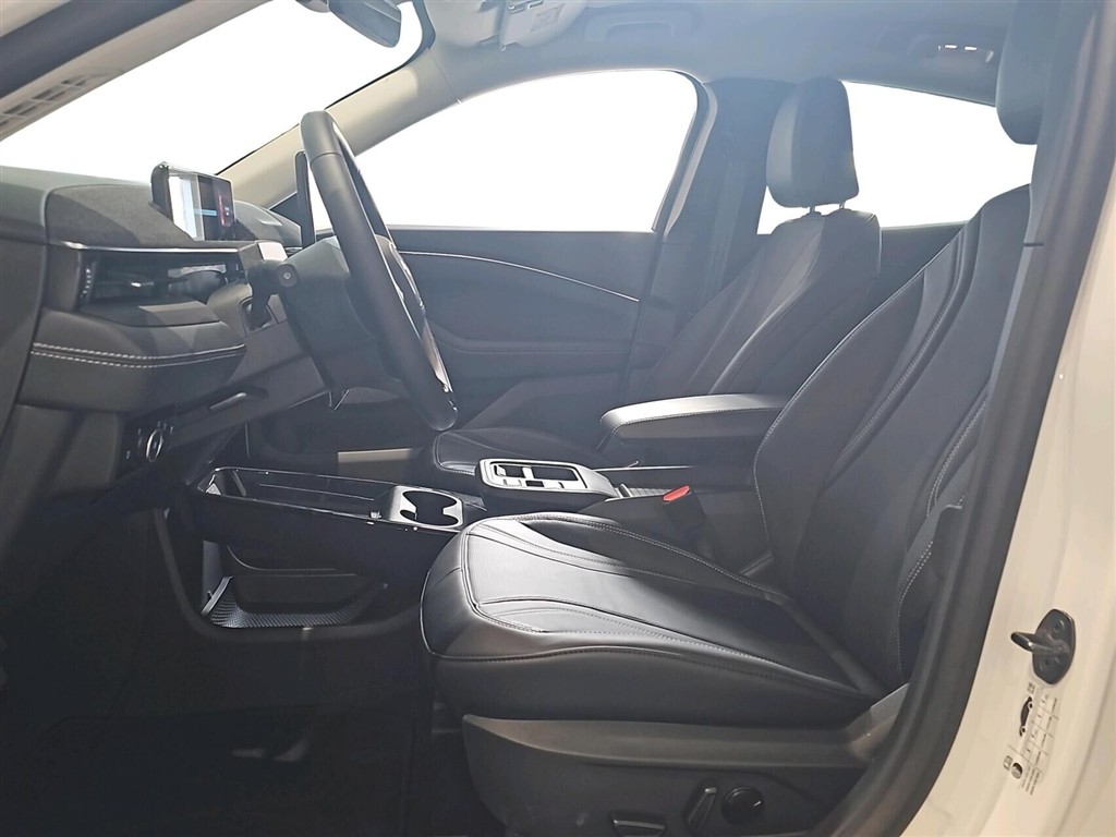 Ford Mustang Mach-E EL SR Select 269HK 5d Aut. - Image 4