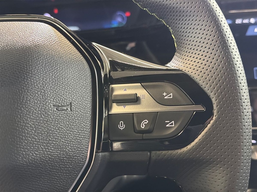 Peugeot e-408 EL 58 GT 210HK 5d Aut. - Image 14