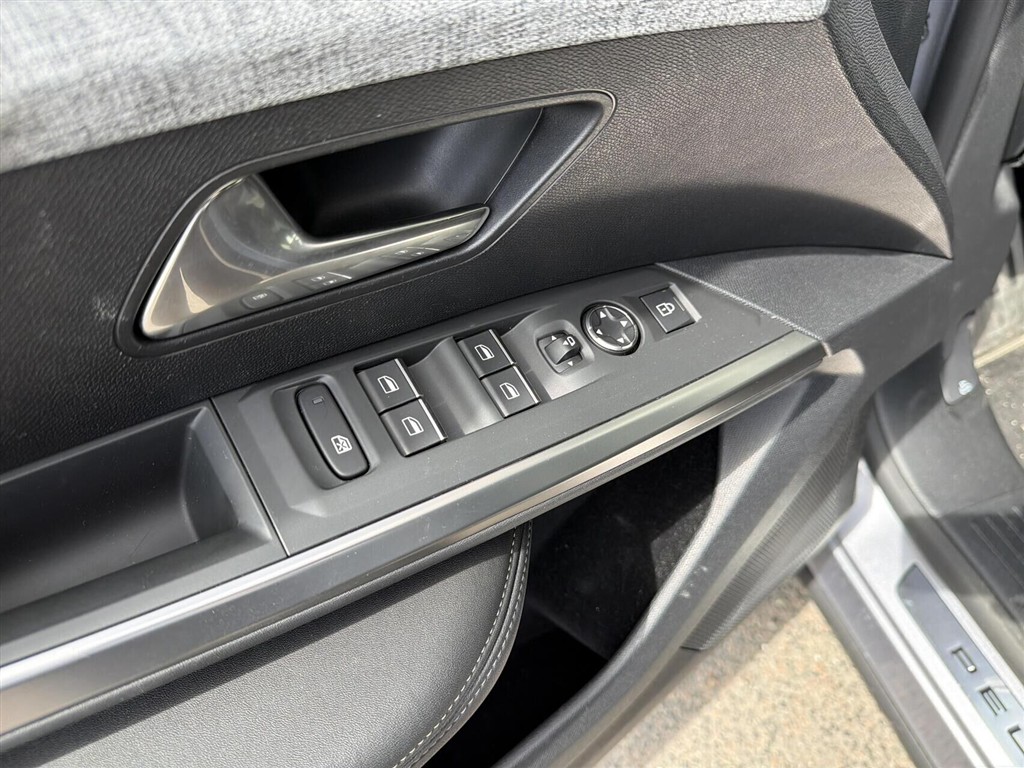 Peugeot e-3008 EL GT Longe Range 230HK 5d Aut. - Image 10