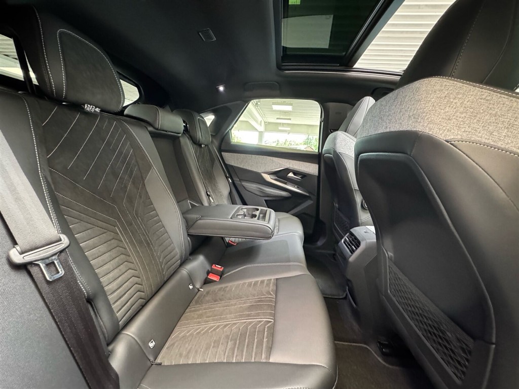 Peugeot e-3008 EL GT Pack 210HK 5d Aut. - Image 12