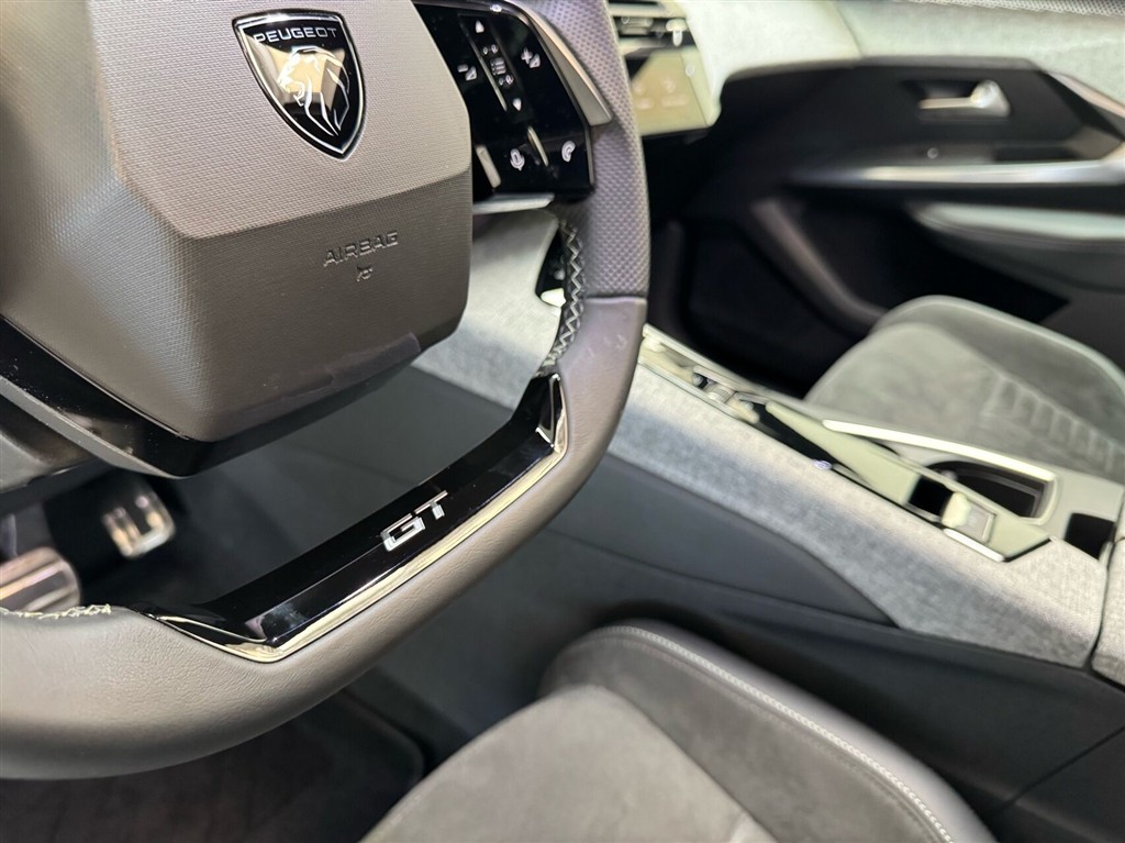 Peugeot e-3008 EL GT Pack 210HK 5d Aut. - Image 14
