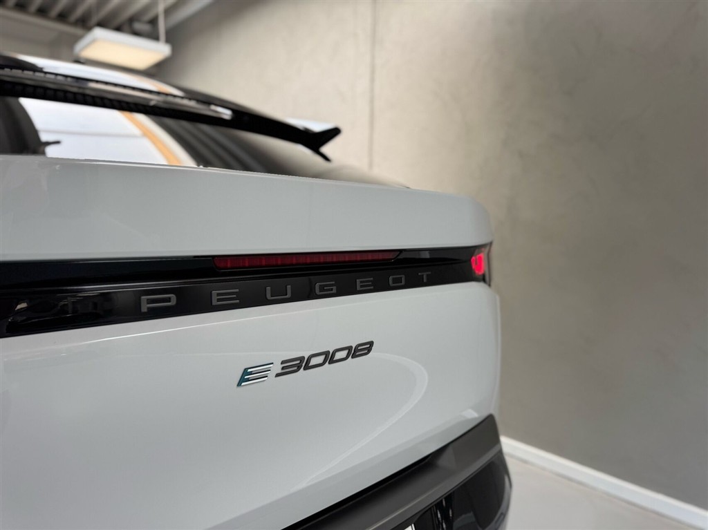 Peugeot e-3008 EL GT Pack 210HK 5d Aut. - Image 26