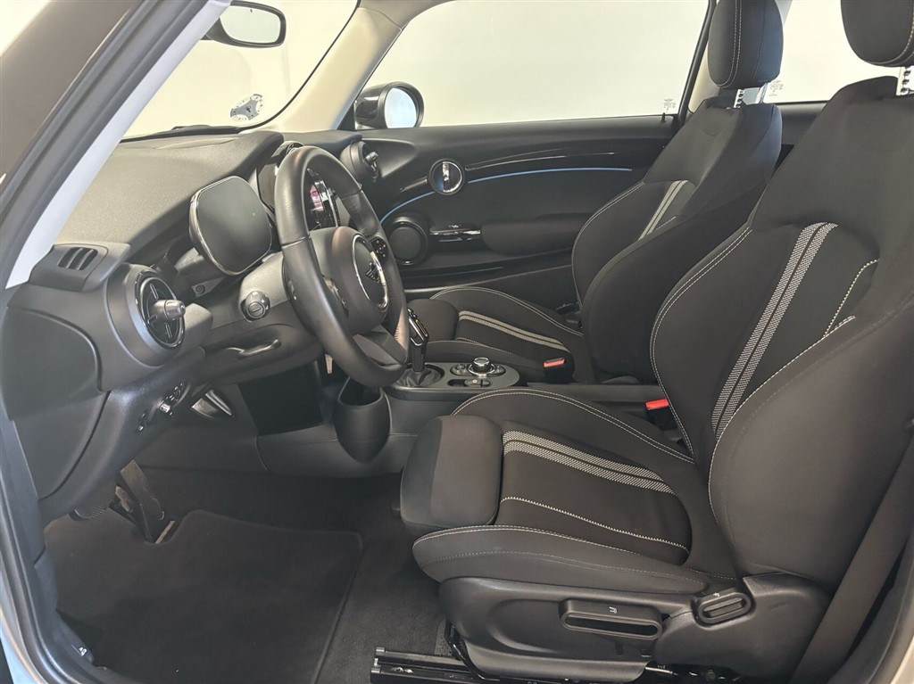 Mini Cooper SE EL Essential 184HK 3d Aut. - Image 4